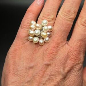 ⚠️ PRICE DROP⚠️ 
Freshwater Pearl and Sterling Silver Cluster Ring, Size 7